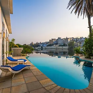 4* Hotel Moustache Verandah