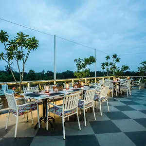 Tripli Shiv Hotel
